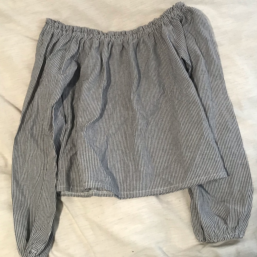 Brandy Melville off the shoulder top